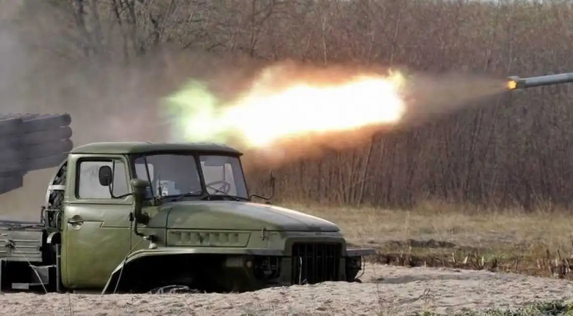 Битва за Донбас: бойовики «ДНР» атакували ЗСУ «Градами» та танками (ВІДЕО) фото 1
