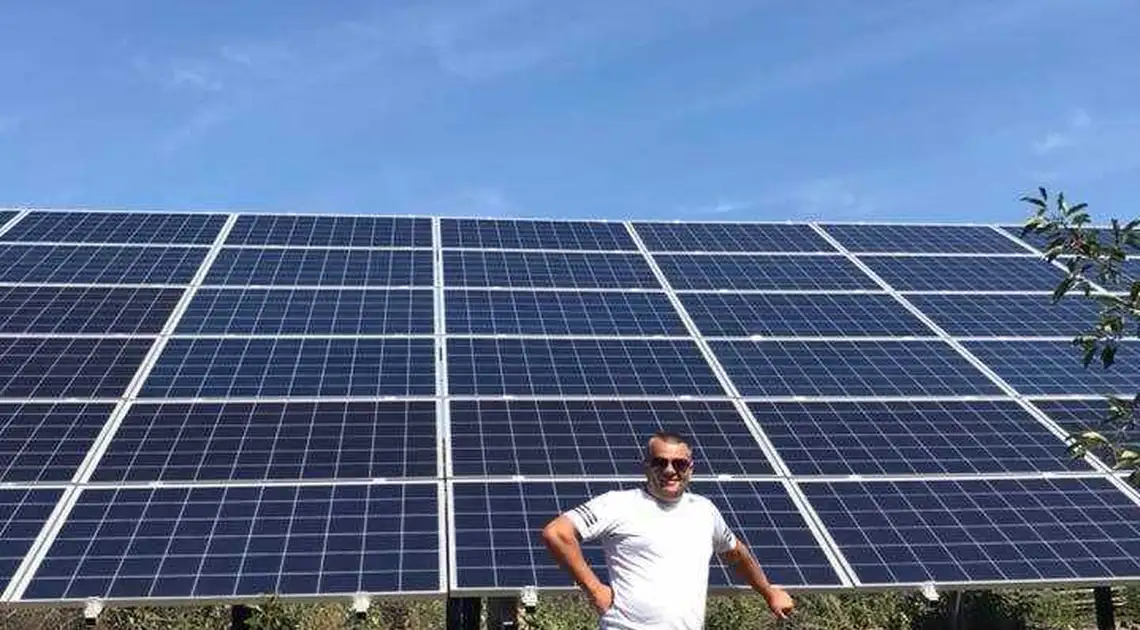 У приватному дворі на Кіровоградщині чоловік побудував сонячну електростанцію (ФОТО) фото 1