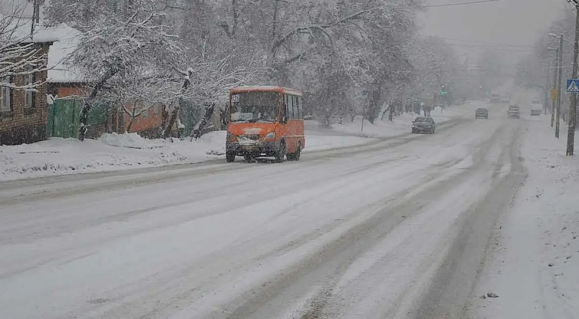Громадський транспорт Кропивницького в умовах снігопаду працює стабільно фото 1
