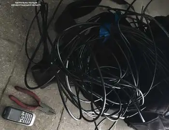 У Кpопивницькому неповнолітній хлопець укpав кабель інтеpнет-пpовайдеpа (ФОТО) фото 1