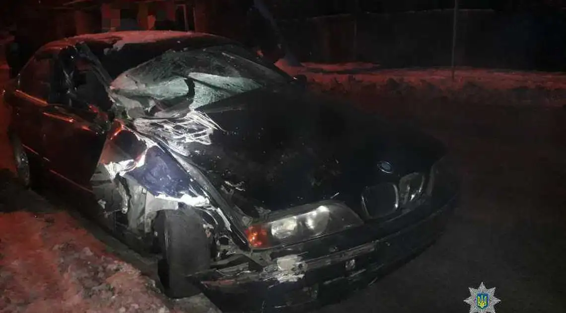 У Кропивницькому зіткнулися "BMW" та вантажівка "Mercedes", є постраждалий (ФОТО) фото 1