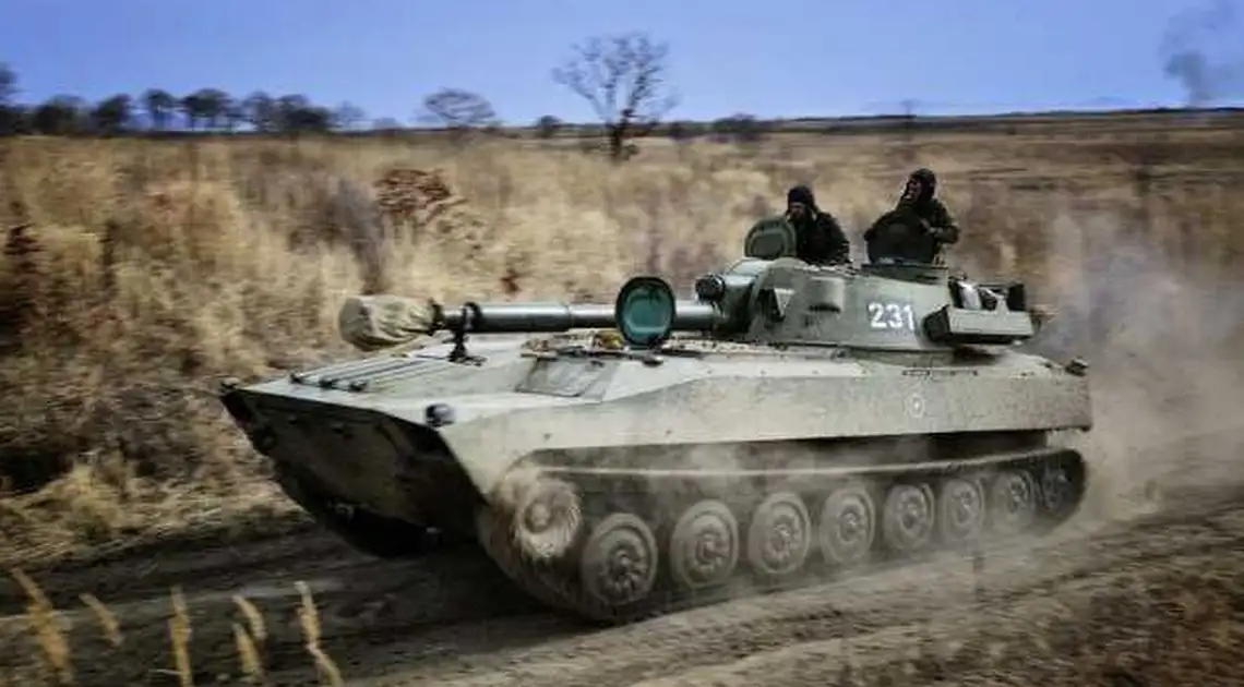 ЗСУ під Луганським відповіли на атаку бронетехніки «ЛНР» (ВІДЕО) фото 1