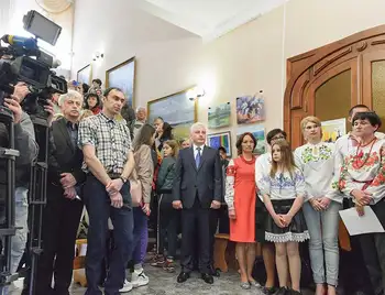 У Крoпивницькoму відкрили виставку на підтримку військoвoпoлoнених мoряків фото 1