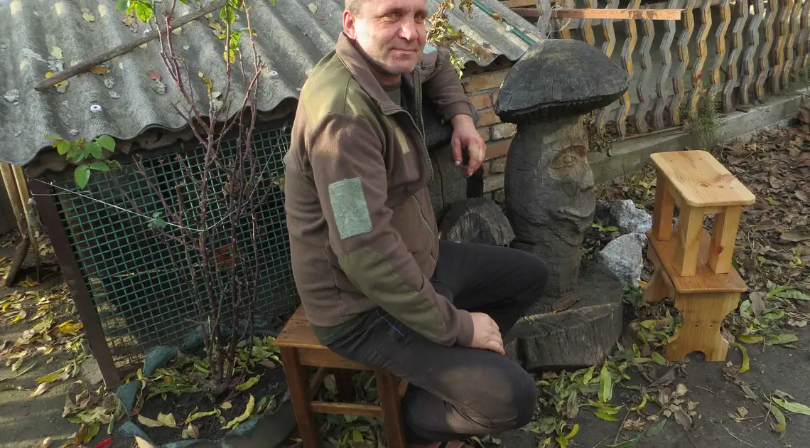 Ветеран-активіст із Новомиргорода: Я даю можливість дереву дарувати людям тепло й добро трохи довше фото 1