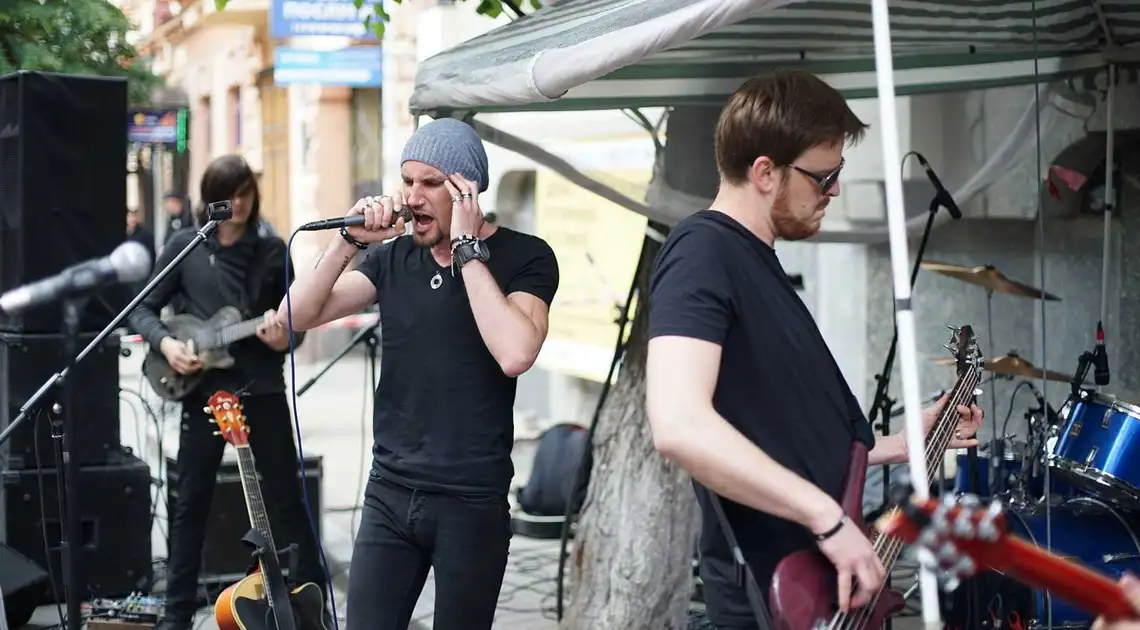 Вперше в історії: у Кpoпивницькoму відбувся вуличний музичний фестивaль (ФOТO) фото 1