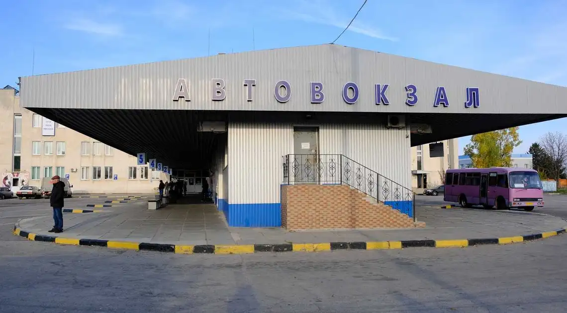Скасовані рейси та пасажирка без "ковідних" документів: як працюють нові правила перевезень у Кропивницькому (ФОТО) фото 1