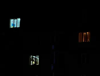 Черги на заправках, зупинка тролейбусів та темрява: блекаут у Кропивницькому (ФОТОРЕПОРТАЖ) фото 1