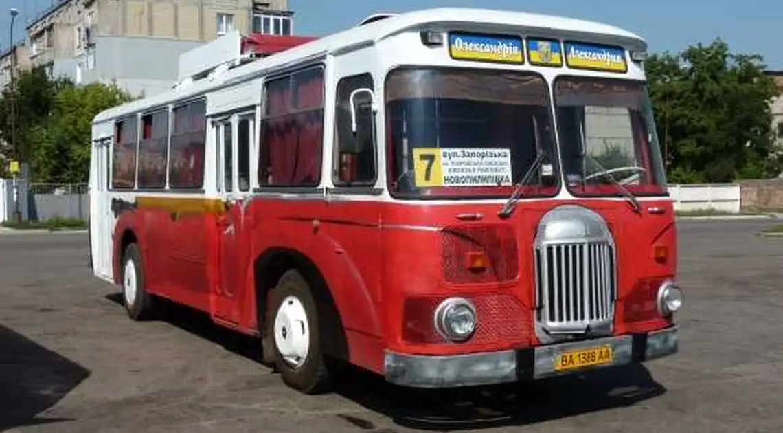 На Кіровоградщині автобус "перетворили" на кабріолет (ФОТО) фото 1