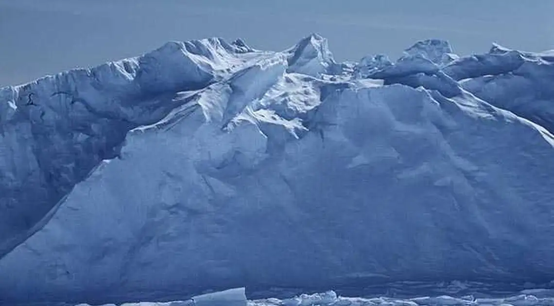 Чим загрожує людству гігантський айсберг, що відколовся від Антарктиди (ВІДЕО) фото 1