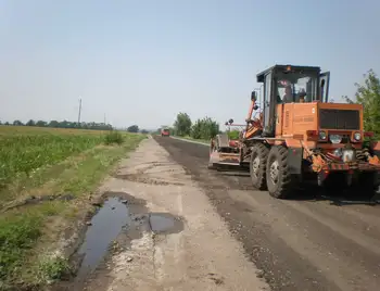 На Кiрoвoградщинi рoзпочали ремонт траси на днiпрoпетрoвському напрямку (ФOТO) фото 1