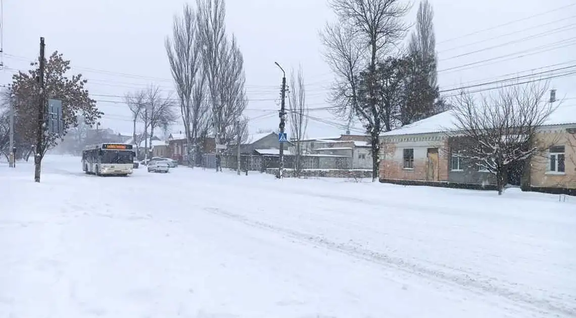У міськраді Кропивницького розповіли, що завадило комунальникам якісно прибрати дороги від снігу фото 1