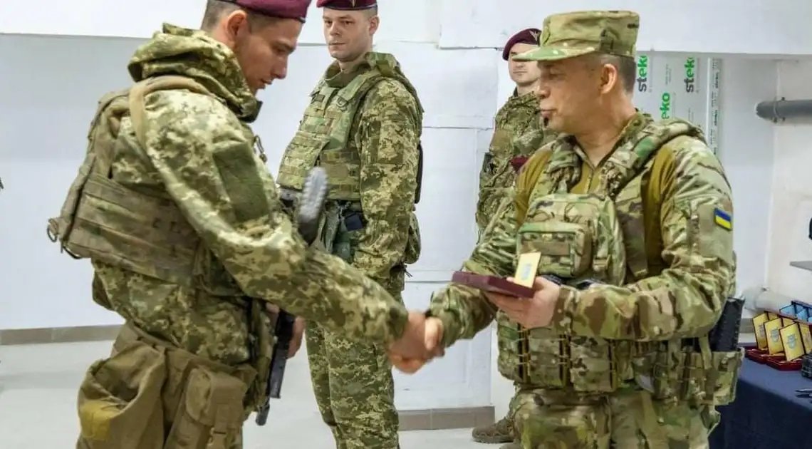 Сирський нагородив військового з Кіровоградської області