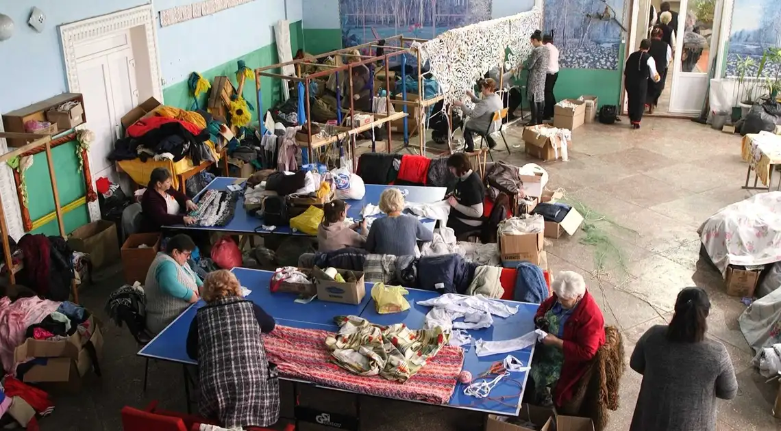 "Сільські волонтери": Будинок культури на Кіровоградщині перетворився на волонтерський вулик (ФОТО) фото 1