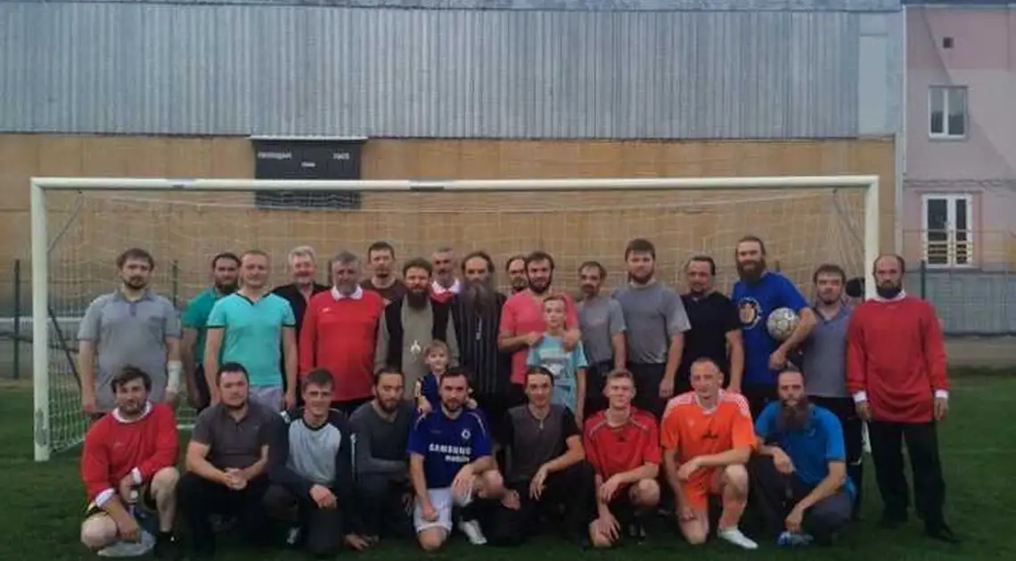 На Кіровоградщині священники створили футбольні команди  фото 1