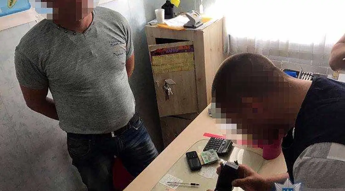 На Кіровоградщині затримали керівника лабораторії – вимагав хабар за закриті очі (ФОТО) фото 1