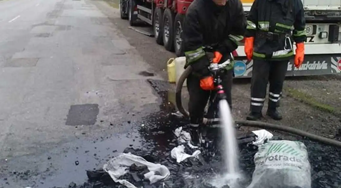 У Кіровоградському районі водій підпалив власну машину з вугіллям (ФОТО) фото 1