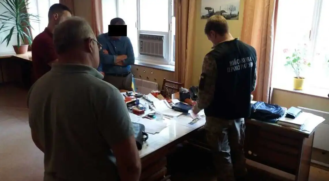 У Кропивницькому на отриманні 36 тис. хабара затримали директора оборонного заводу (ФОТО) фото 1