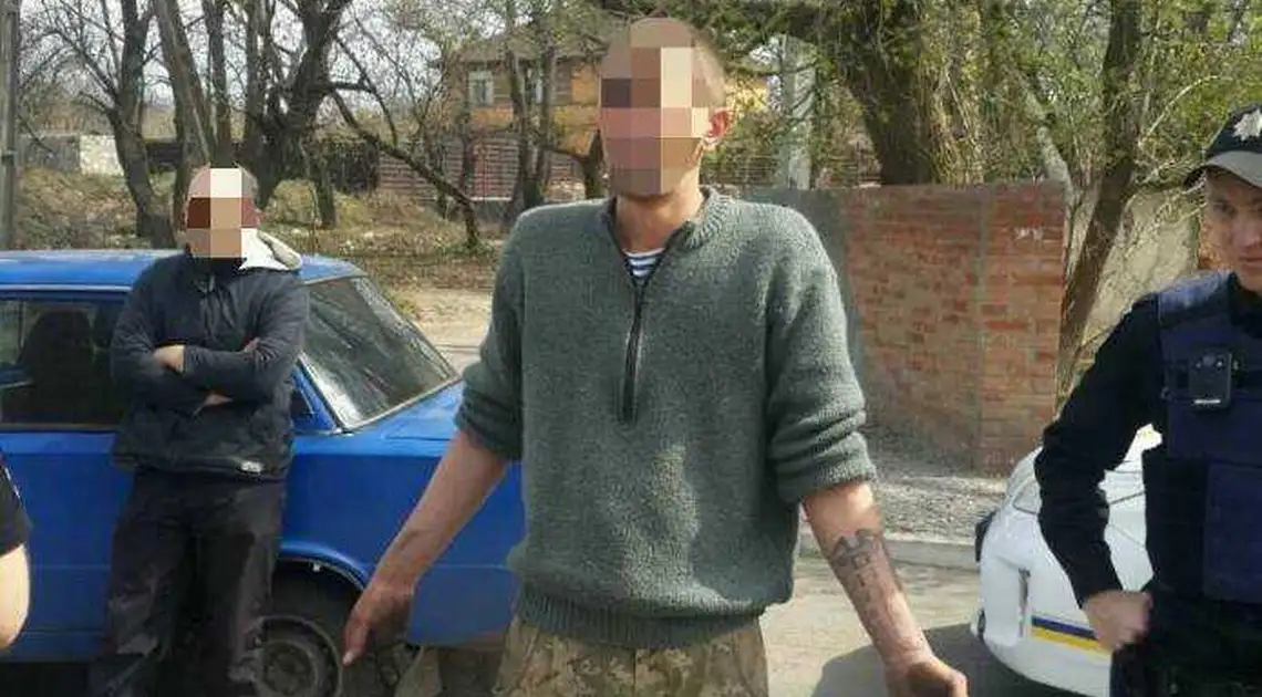 Чоловік у Кропивницькому схопив крадія та утримував його до приїзду патрульних (ФОТО) фото 1