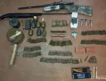 поліцейській знайшли арсенал боєприпасів, зброю і наркотики у двох жителів Кіровоградщини