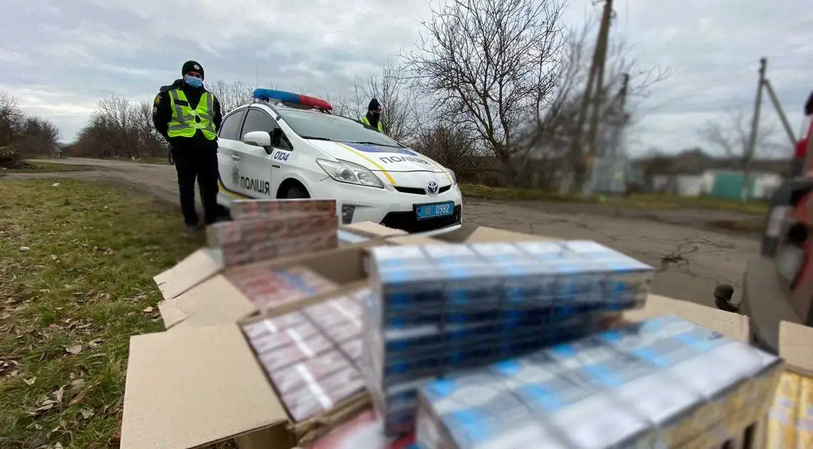 На Кiровоградщинi полiцейськi вилучили 700 лiтрiв алкоголю та 7,5 тисяч пачок цигарок, якими торгували незаконно фото 1