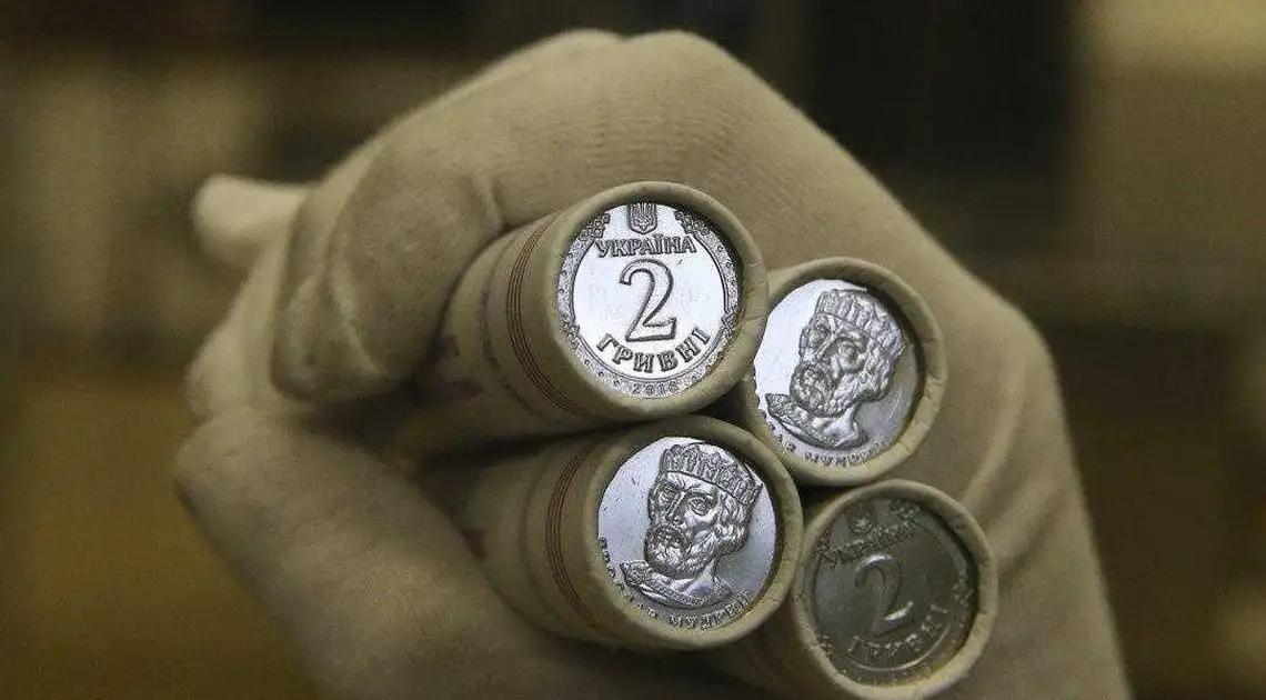 Сталеві гроші: в Україні карбують нові одно- та двогривневі монети (ВІДЕО) фото 1