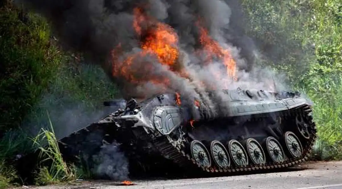 ЗСУ «затиснули» і знищили російський танк з екіпажем (ВІДЕО) фото 1