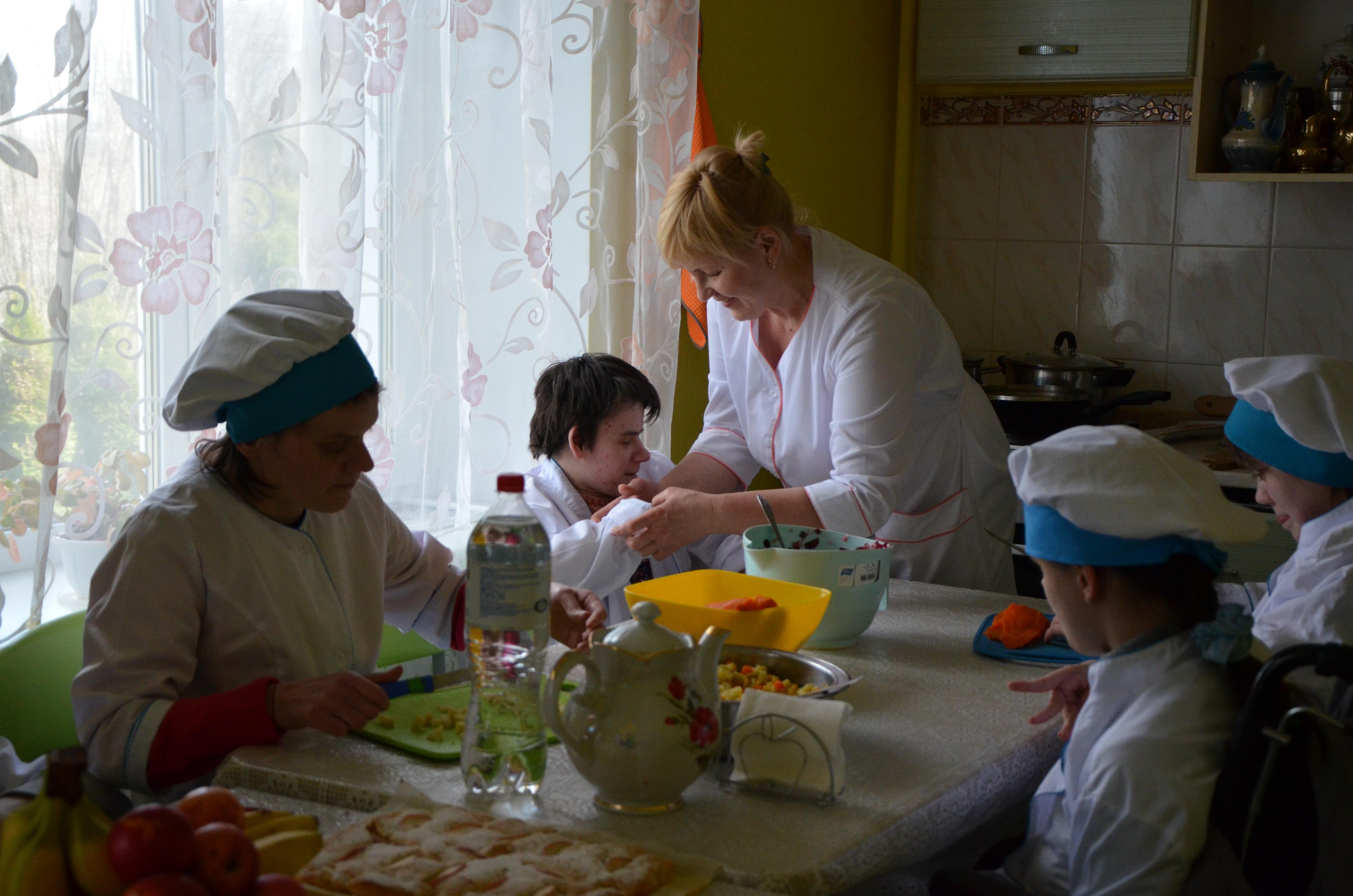 Олена Калкатіна з дітьми