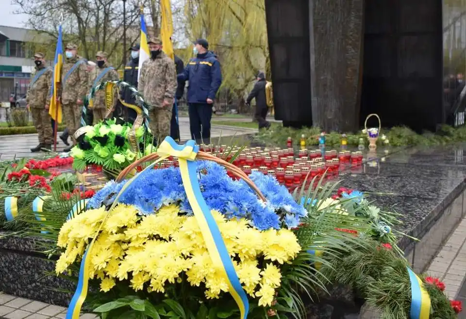 У Кропивницькому вшанували ліквідаторів аварії на Чорнобильській АЕС (ФОТО) фото 8