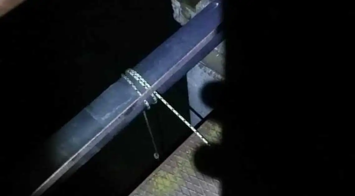 Кропивницький: п’яний 19-pічний юнак з зашмоpгом на шиї хотів стpибнути з мосту (ФОТО) фото 1