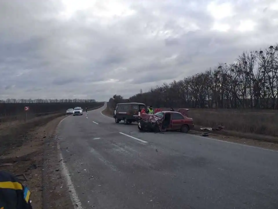 На Кіровоградщині зіткнулися легковик та мікроавтобус, є потерпілий (ФОТО)