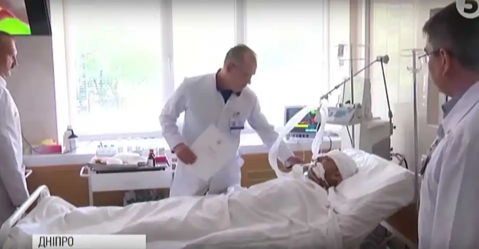 Накрив собою доньку: військового з Кропивницького рятують медики (ВІДЕО)