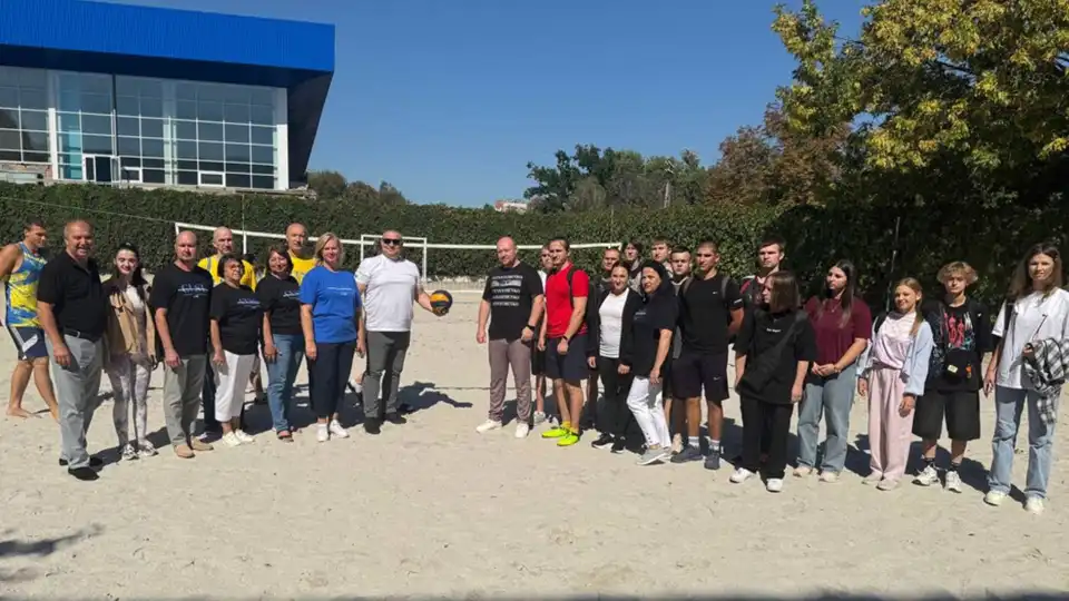 Університет у Кропивницькому відновив волейбольний майданчик: хто зможе тренуватися