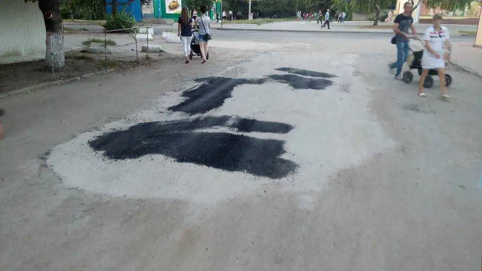 Жителі міста вражені особливостями ремонту доріг по-кіровоградськи (ФОТО)