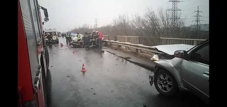 Поблизу Кpопивницького сталася ДТП, постраждалого деблокували з автівки (ФОТО)