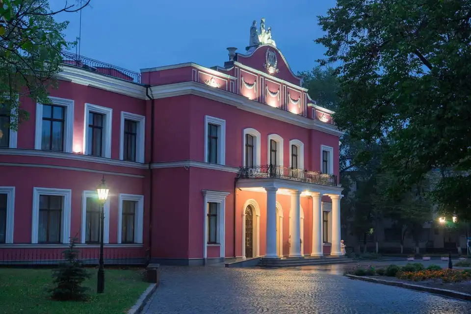 Театр ім. Марка Кропивницького відновлює показ вистав (репертуар)