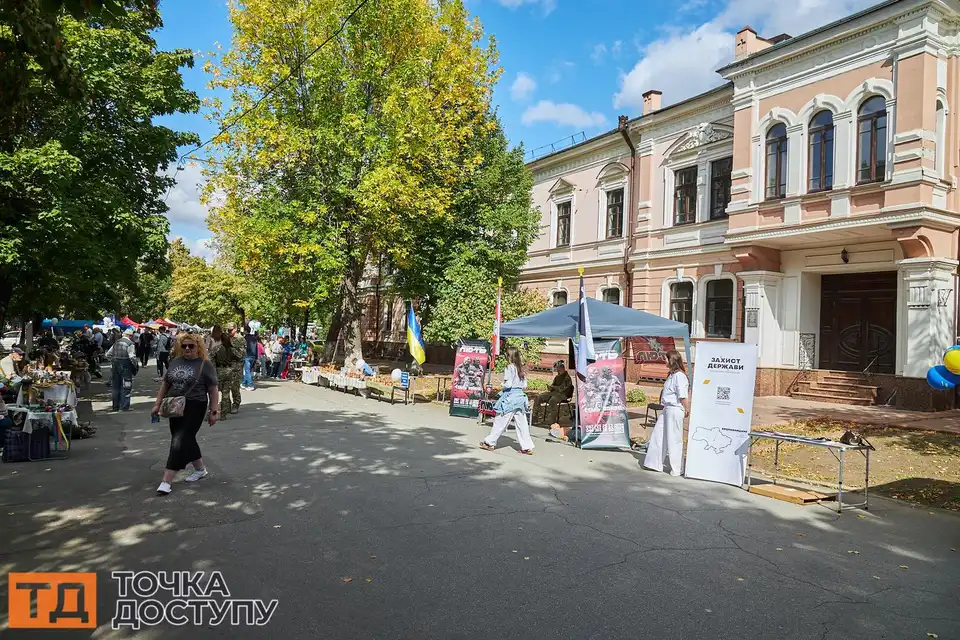 До Дня міста у Кропивницькому відкрили ярмарку крафтової продукції.