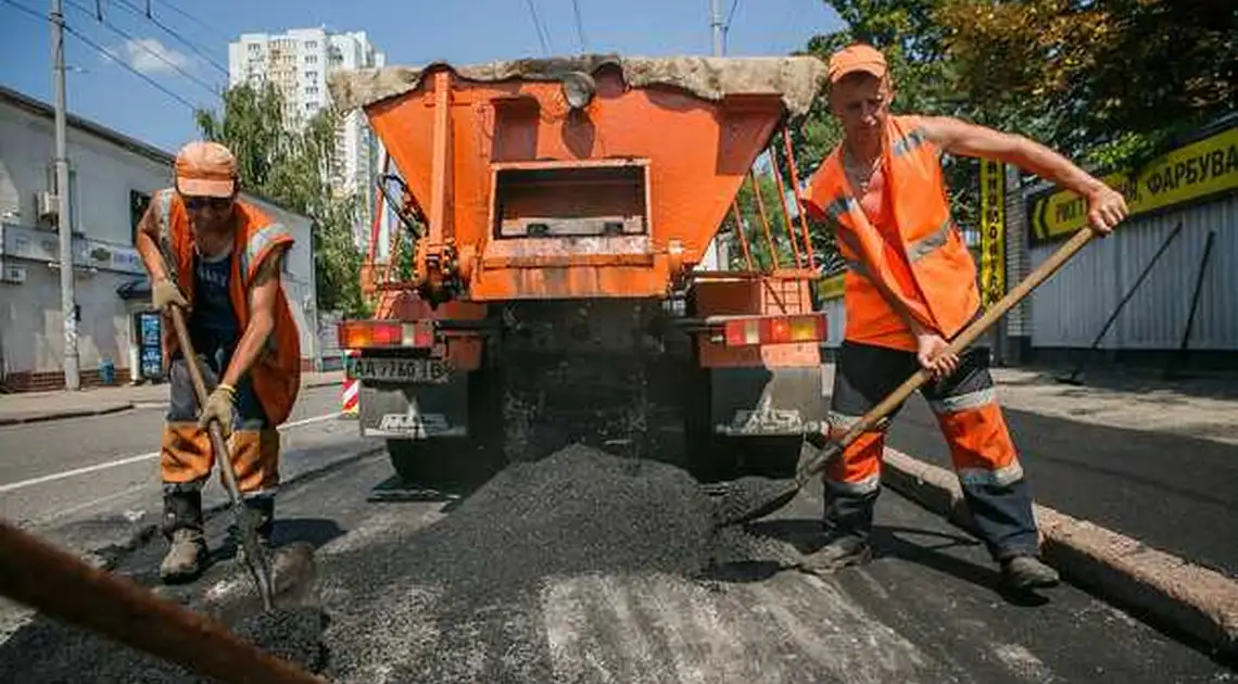 В Україні хочуть припинити ямковий ремонт доріг фото 1