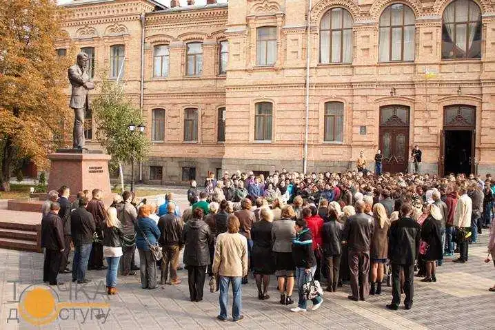 У Кіровограді попрощалися з відомим істориком та краєзнавцем фото 8