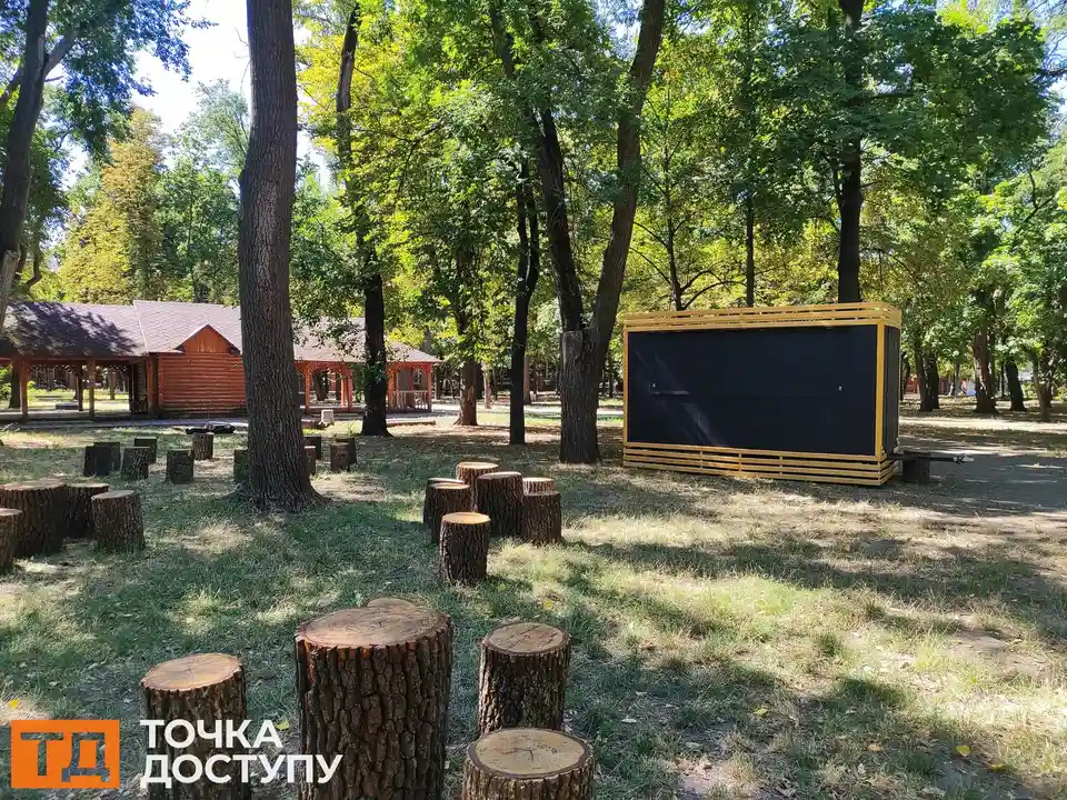 Кропивницький: літній кінотеатр та соціальну кав’ярню облаштовують у Ковалівському парку