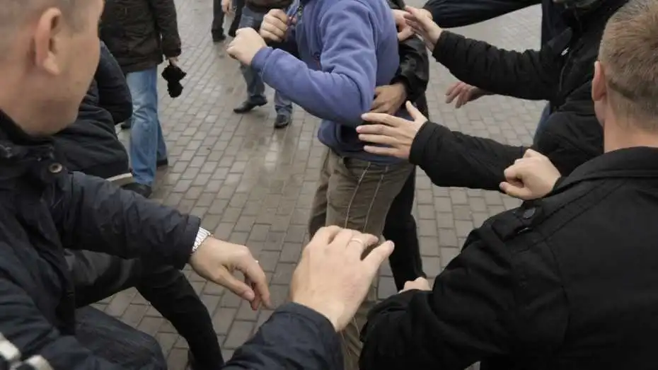 Мама хлопця, побитого в центpі Кpопивницького: "Хтось дуже хоче закpити спpаву" фото 1
