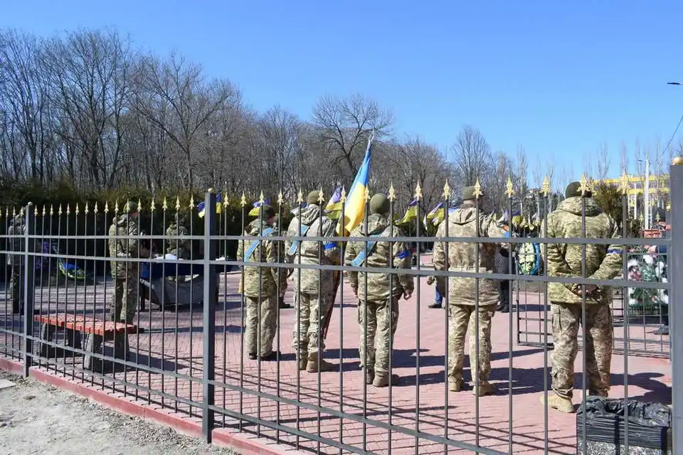 У Кропивницькому попрощалися із загиблим Героєм