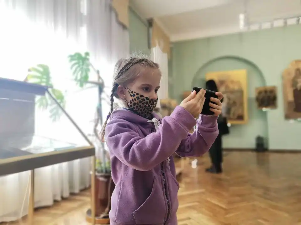 Музей мистецтв у Кропивницькому запрошує сфотографуватися на фоні експонатів і отримати подарунок (ФОТО) фото 1