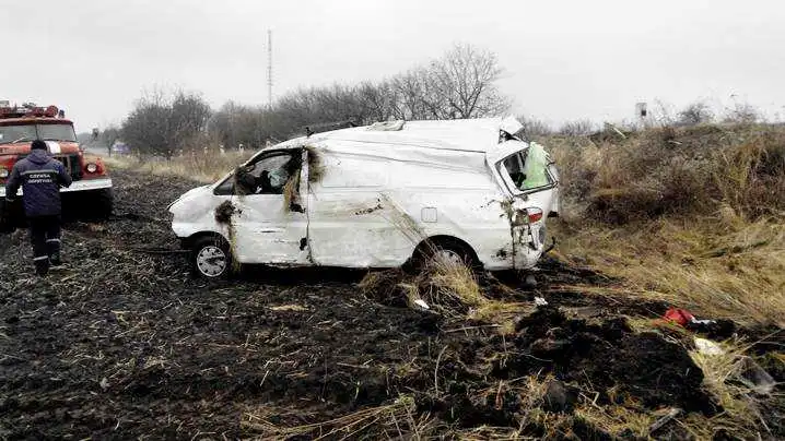 ДТП у Гайворонському районі: мікроавтобус злетів до кювету фото 1
