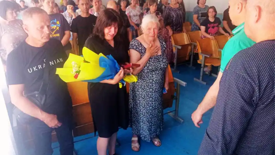 батькам загиблого бійця з Вільшанської передали його нагороду