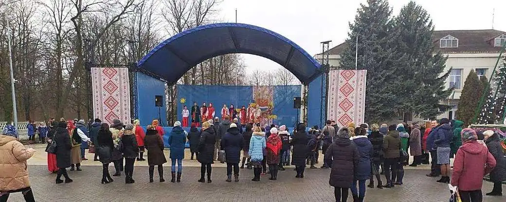 В ОТГ на Кіровоградщині придбали мобільну пересувну сцену майже за 800 тисяч (ВІДЕО) фото 1