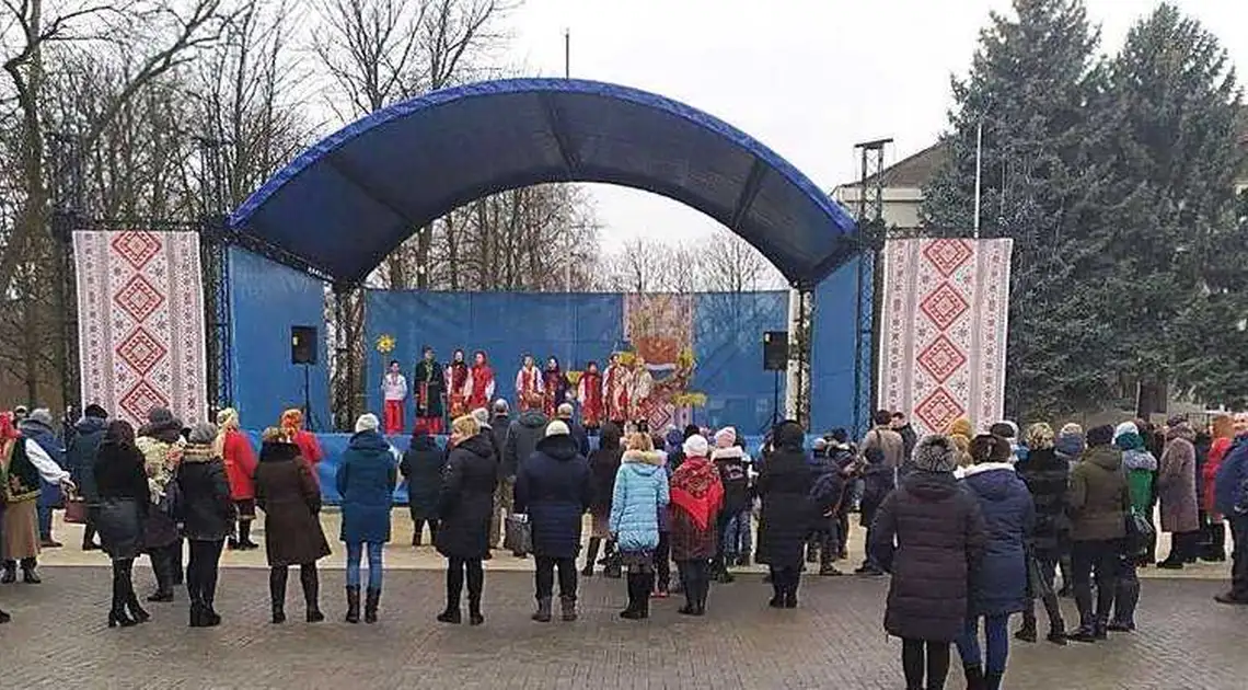 В ОТГ на Кіровоградщині придбали мобільну пересувну сцену майже за 800 тисяч (ВІДЕО) фото 1