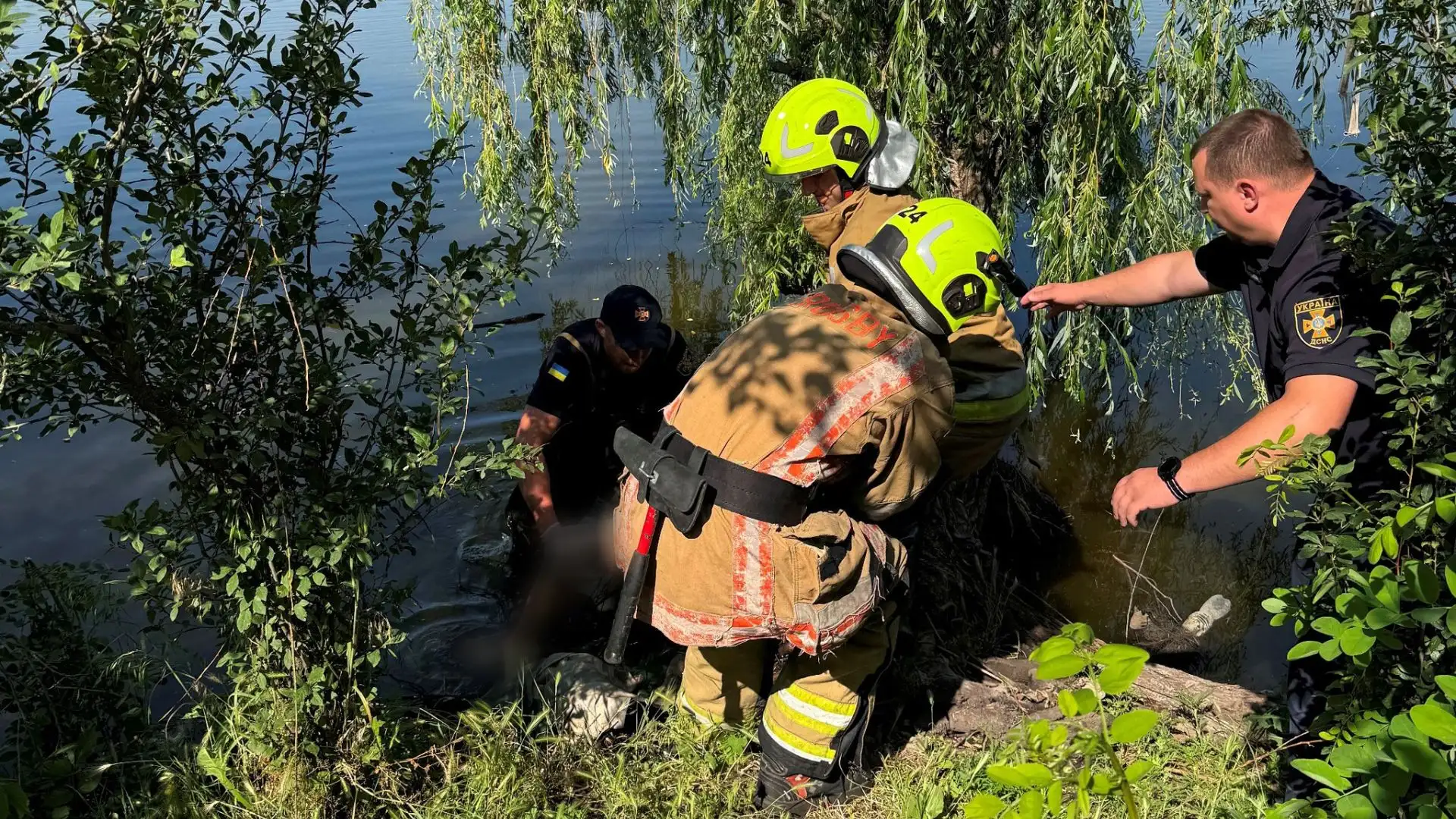 Тіло потопельниці дістали зі ставка рятувальники у Кропивницькому районі