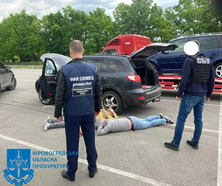 Чоловіку, який у Кропивницькому продавав автівки, надані Європою для ЗСУ, повідомили про підозру фото 1