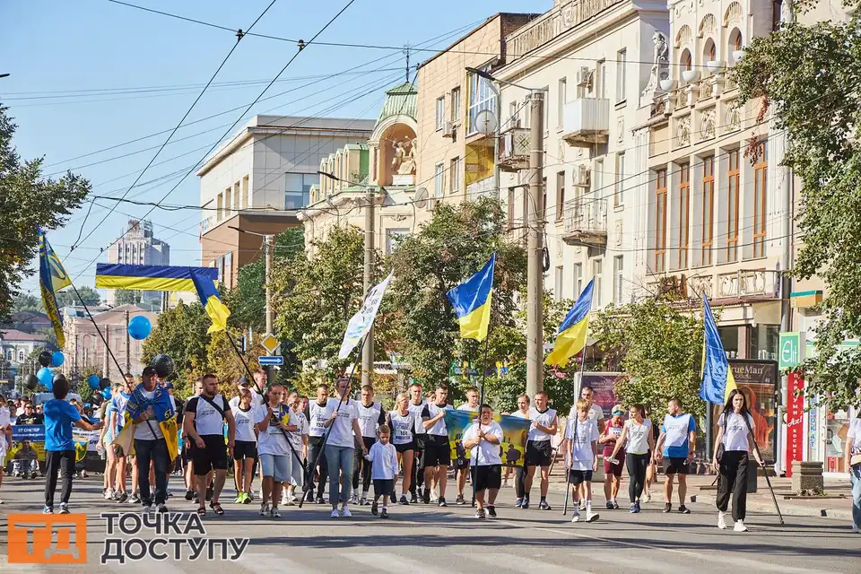 У Кропивницькому відбувся патріотичний забіг «Біжу за героя» на підтримку ЗСУ.