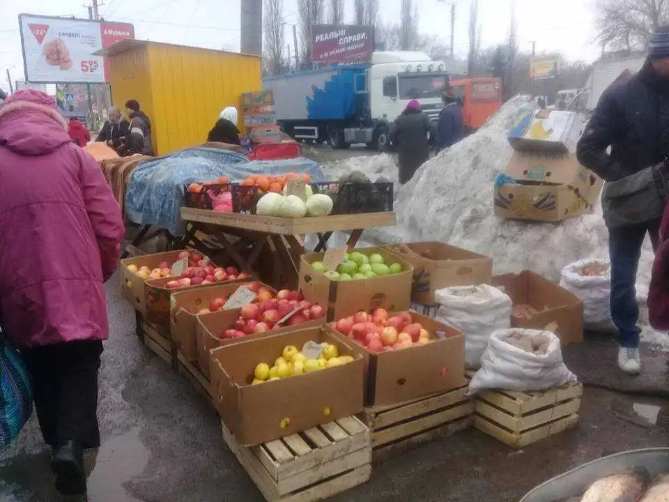 Біля "старого" вокзалу в Кропивницькому штрафують "стихійників" (ФОТО) фото 1
